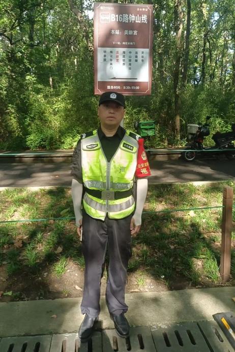 C:/Users/Administrator/Desktop/臺(tái)風(fēng)“貝碧嘉”來襲，南京保安積極應(yīng)對(duì)，“守”護(hù)萬家團(tuán)圓！/1.jpg1