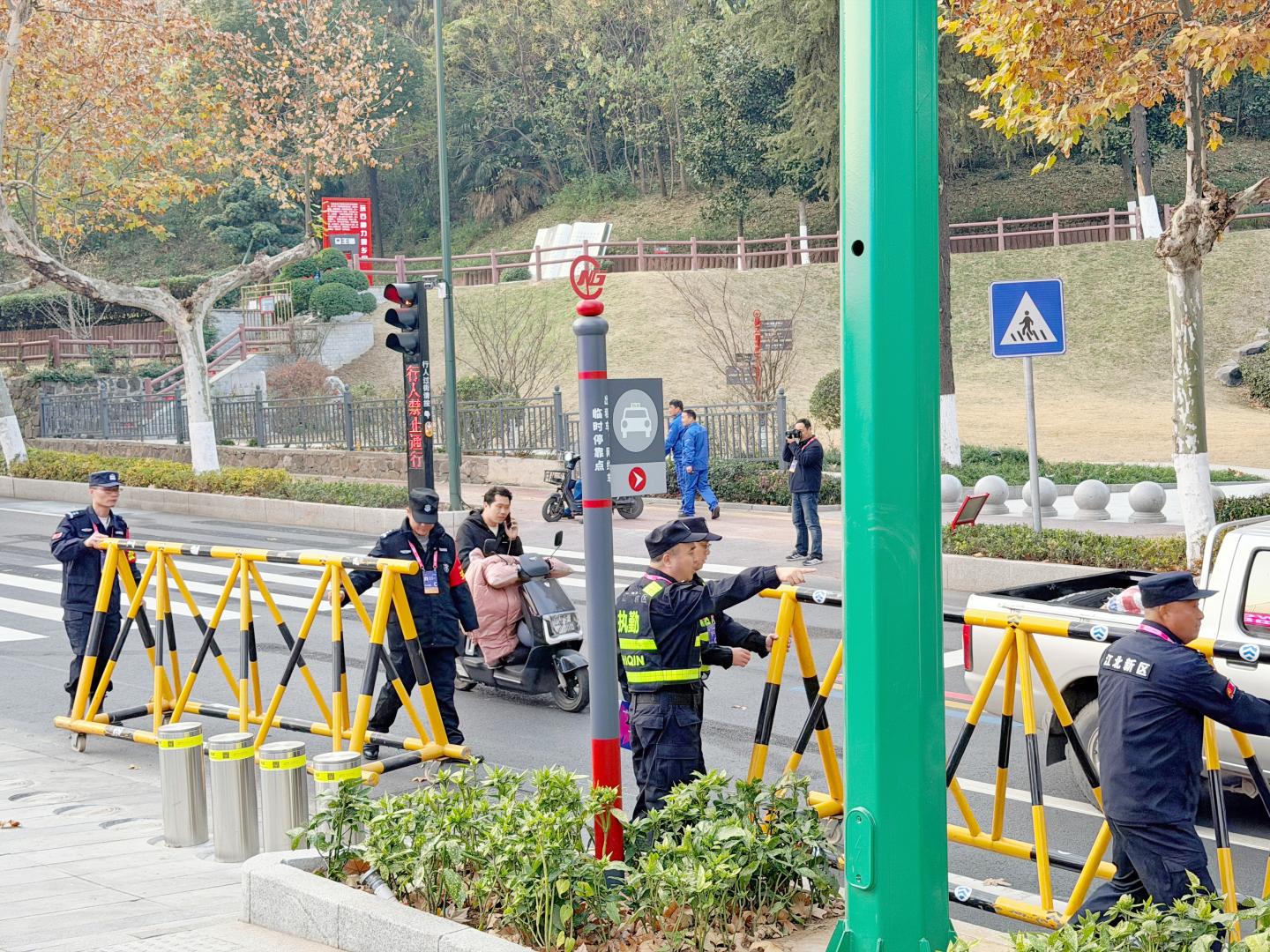 E:/25.12.10后 上傳網(wǎng)站留存/“保安衛(wèi)士”護(hù)航，熱血燃賽場(chǎng)！——南京市保安服務(wù)有限公司大廠分公司保障WCBA女籃聯(lián)賽激情開(kāi)燃/照片/微信圖片_20251210163658_265_1.jpg微信圖片_20251210163658_265_1