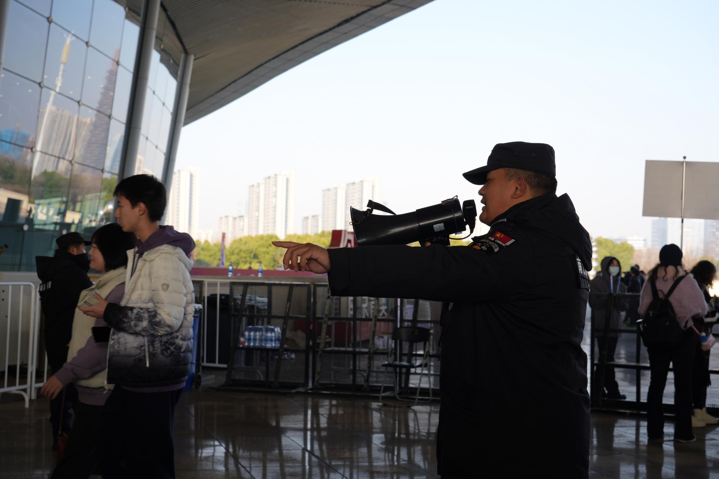 E:/25.12.10后 上傳網(wǎng)站留存/“安保鐵軍、硬核保障”2025系列報道四十一——乒超巔峰對決耀金陵 南京市保硬核護(hù)航筑平安/DSC06342.JPGDSC06342